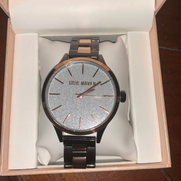 Steve Madden watch - Picture 7 of 7
